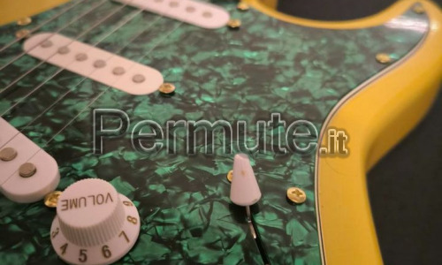 Scambio chitarra elettrica di liuteria simil stratocaster